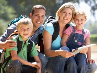 Familie beim wandern